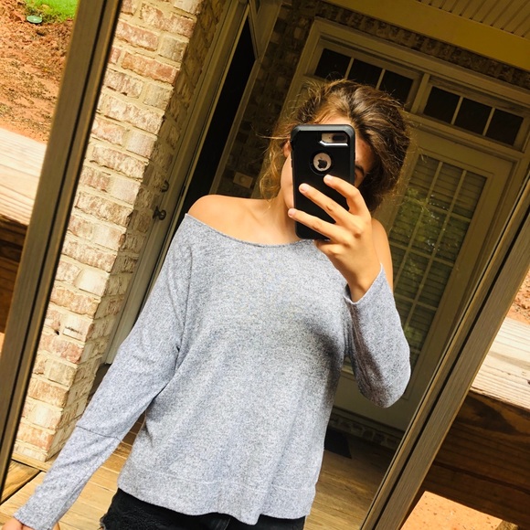 Cold Shoulder Top - Picture 3 of 4